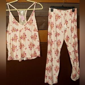 NWOT 1X Elegant Emily Pink Floral Gorgeous & Feminine 2 Piece pajama set